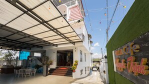 Mặt tiền nơi lưu trú