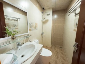 Deluxe Room | Bathroom - Capital O 1230 Villa Nguyen Trinh (Da Lat)