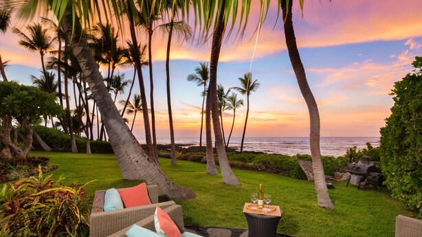 Property grounds - Malulani Villa, Luxury Oceanfront 3 BR, Private Pool, Hot Tub & Pickleball! (Kamuela)
