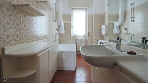 Leilighet (2 Bedrooms) | Bad | Dusj og bidé