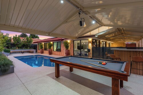 5BR and pool luxury home