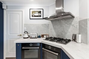 Private kitchen - 5BR and pool luxury home (Kinross)
