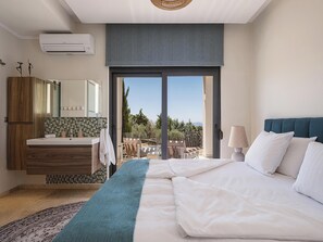 Vila luxo | 5 quartos, cofres nos quartos, escrivaninha, cortinas blackout