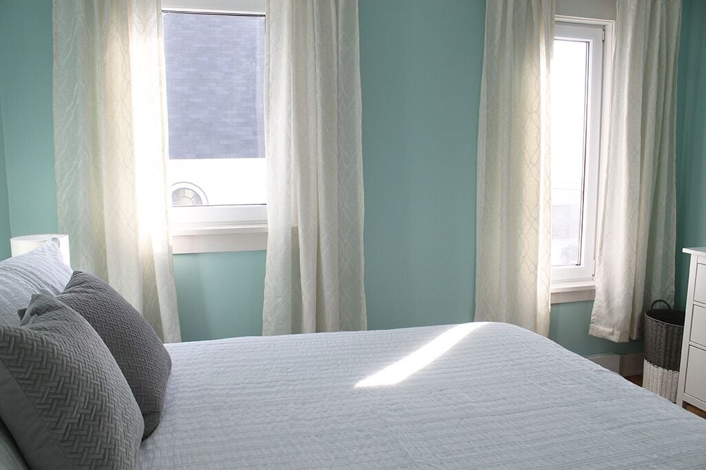 1 bedroom, desk, WiFi, bed sheets