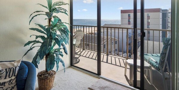 Interior - 3 Bedroom Ocean Front Condo With Outdoor Pool! (Ocean City)