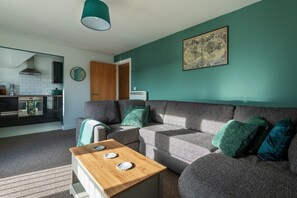 TV - Towpath Gardens Apartment (Swindon)