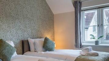 2 bedrooms, iron/ironing board, Internet, bed sheets