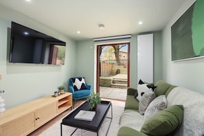 Smart TV - Classy&Stylish 2 bed flat (London)