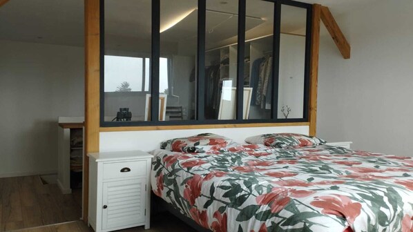 3 quartos, ferros/tábuas de passar roupa, Wi-Fi, roupa de cama