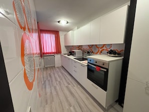 Apartment | Eigene Küche | Großer Kühlschrank, Mikrowelle, Ofen, Herdplatte