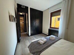 อพาร์ทเมนท์ | 4 ห้องนอน, เตารีด/โต๊ะรีดผ้า, ผ้าปูที่นอน