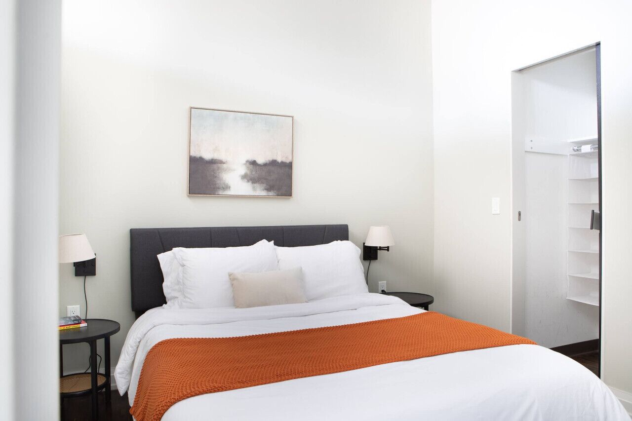 1 habitación, escritorio, tabla de planchar con plancha y wifi gratis 