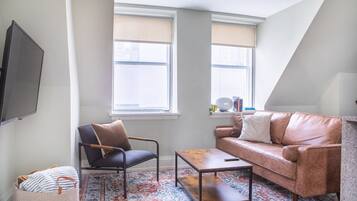 Smart TV, books, stereo