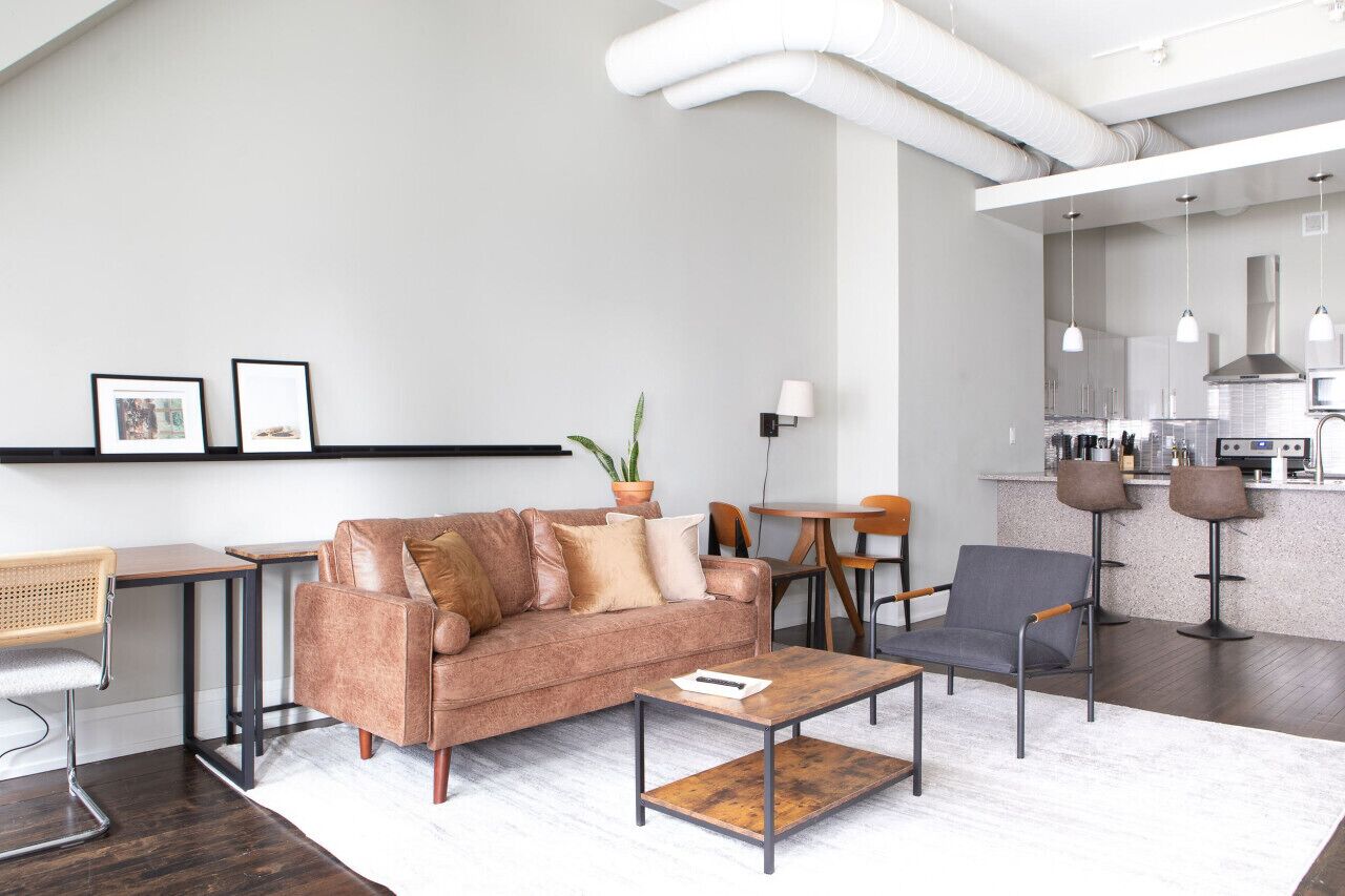 Smart-TV, Bücher, Stereoanlage