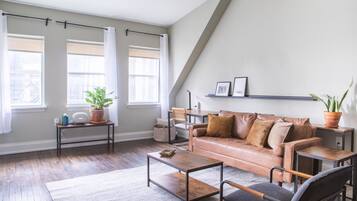 Smart-tv, bøger, stereoanlæg