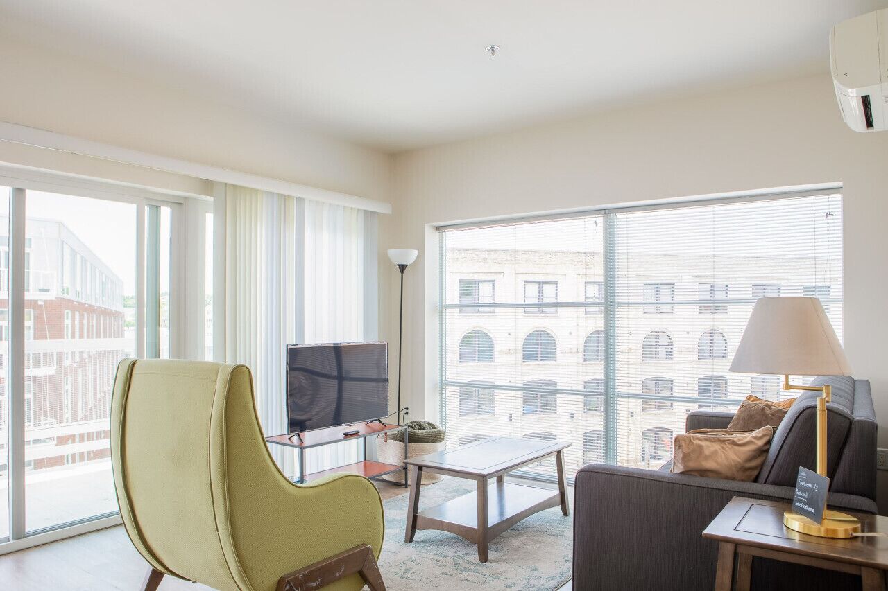 Flexhome East Side 1BR R1 - Brady+Fiserv+Balcony