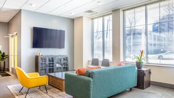 Smart TV, books, stereo