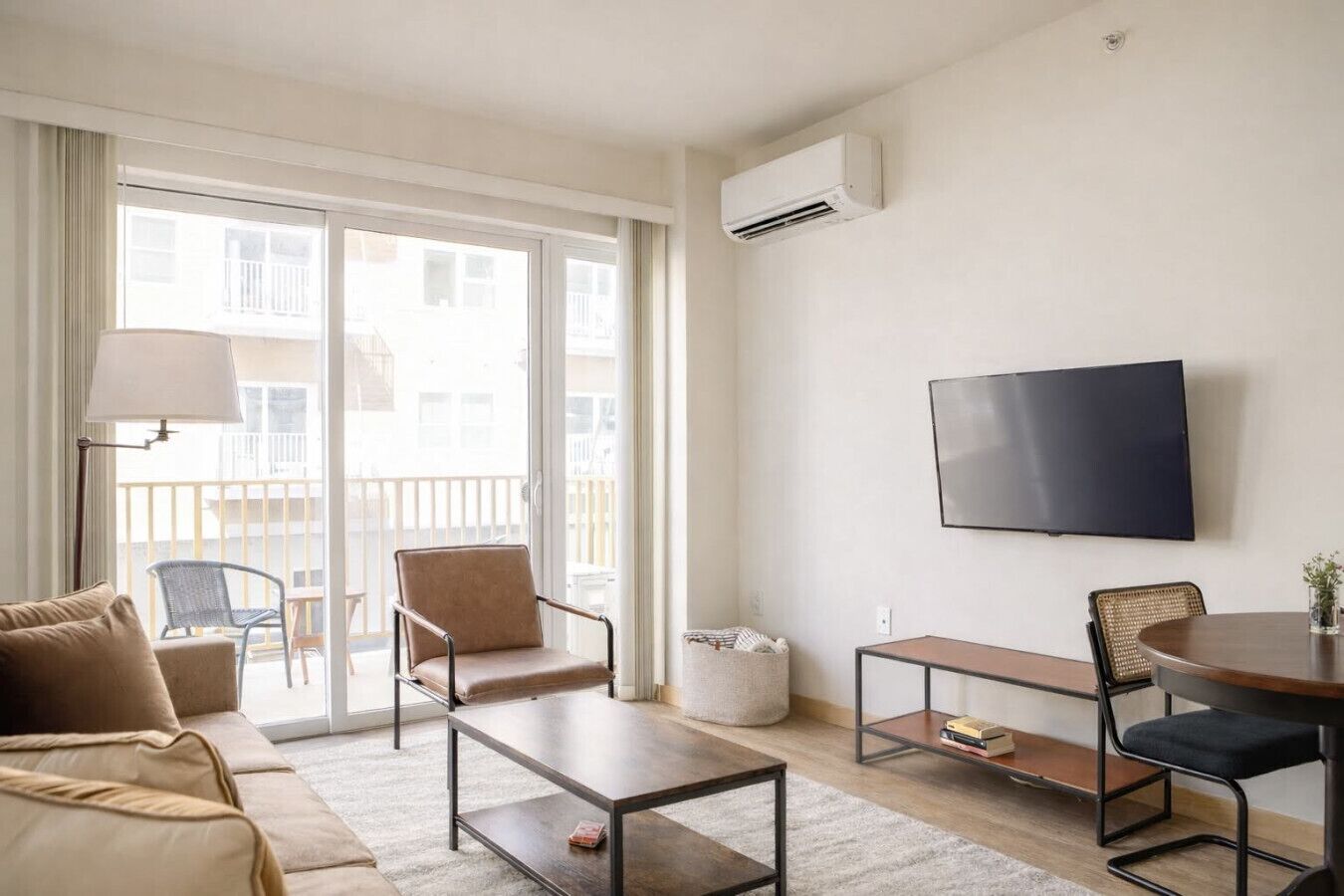 Smart TV, books, stereo