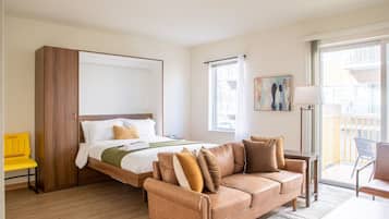 Iron/ironing board, free WiFi, bed sheets