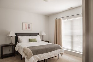 1 quarto, escrivaninha, ferros/tábuas de passar roupa, Wi-Fi de cortesia