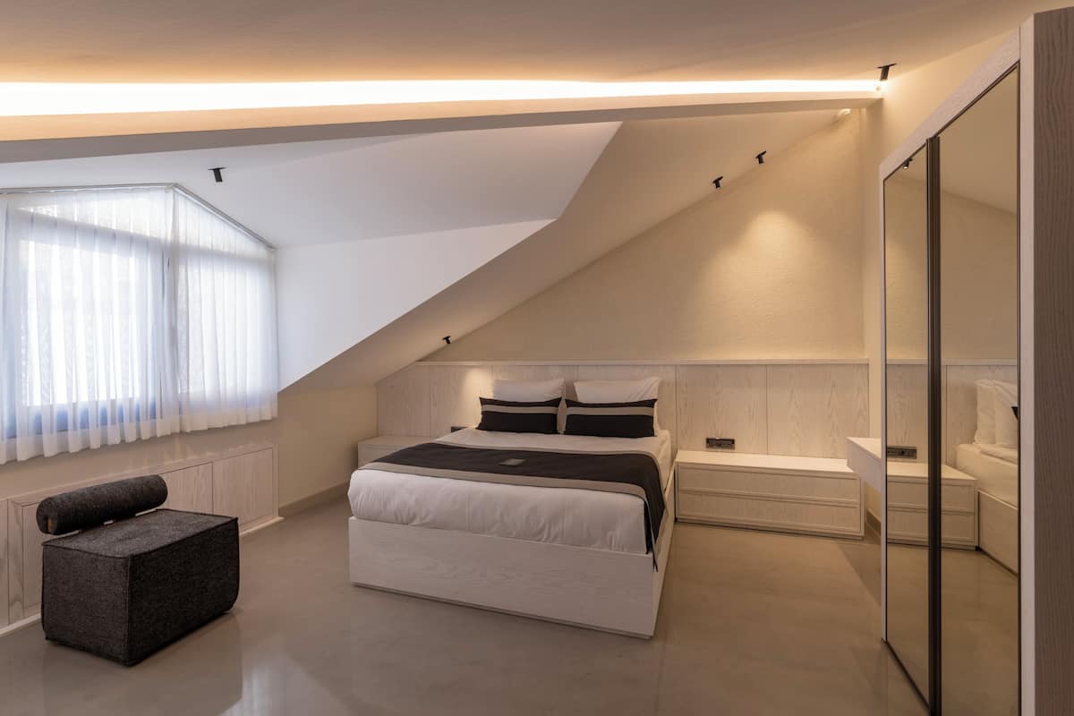 Roupas de cama premium, cortinas blackout, quartos à prova de som