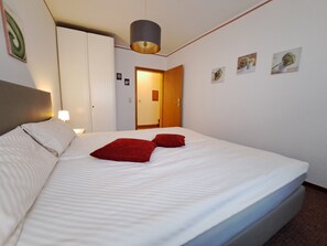 1 bedroom, iron/ironing board, free WiFi, bed sheets