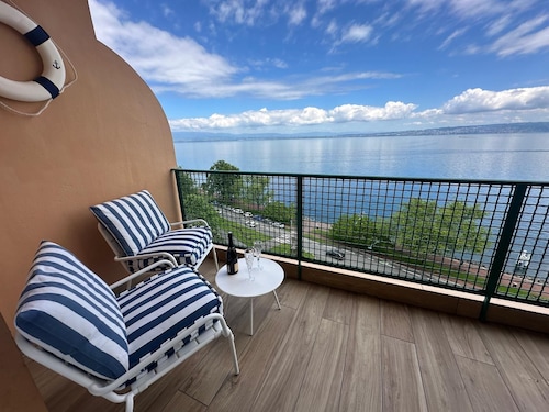 Idéalement Situé sur les Quais D'evian Avec vue Panoramique sur le lac Léman