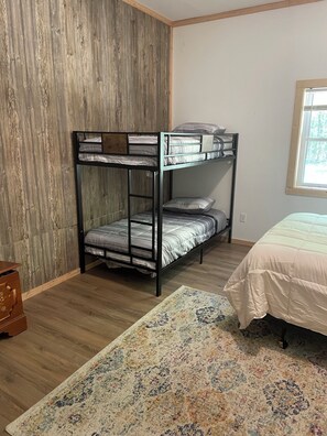 4 bedrooms, free WiFi, bed sheets