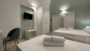 Comfort Triple Room | 2 bedrooms, minibar, in-room safe, desk