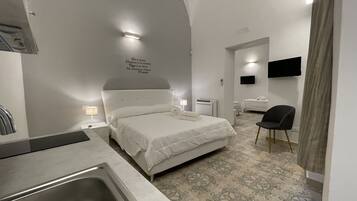 Comfort Room | Minibar, in-room safe, desk, soundproofing