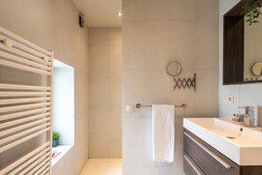 公寓, 多张床, 厨房, 城市景观 | 浴室 | 淋浴设施、毛巾