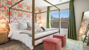 5 bedrooms, desk, iron/ironing board, free WiFi - 6min to UNCC: Spacious 5bd with Games Backyard (Charlotte)