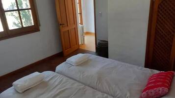 1 habitación, wifi y ropa de cama