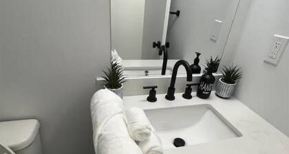 Urbane Haven: Entire Basement Suite