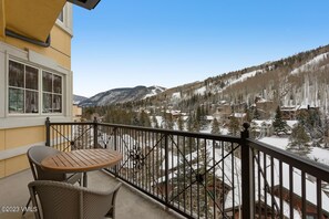 Outdoor dining - Charming Luxurious Ritz Carlton 3-bedroom/3 bath villa (Vail)