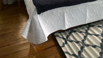 2 chambres, coffres-forts dans les chambres, fer et planche Ă repasser