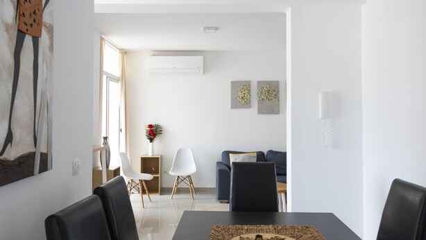 Interior - 2 bdr cozy apt near Praça Center, AC & Fast Wi-Fi (Praia)