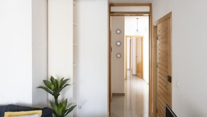 Interior - 2 bdr cozy apt near Praça Center, AC & Fast Wi-Fi (Praia)