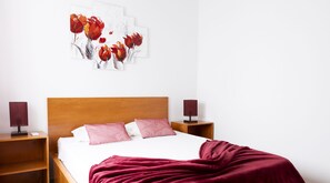 2 bedrooms, iron/ironing board, free WiFi, bed sheets