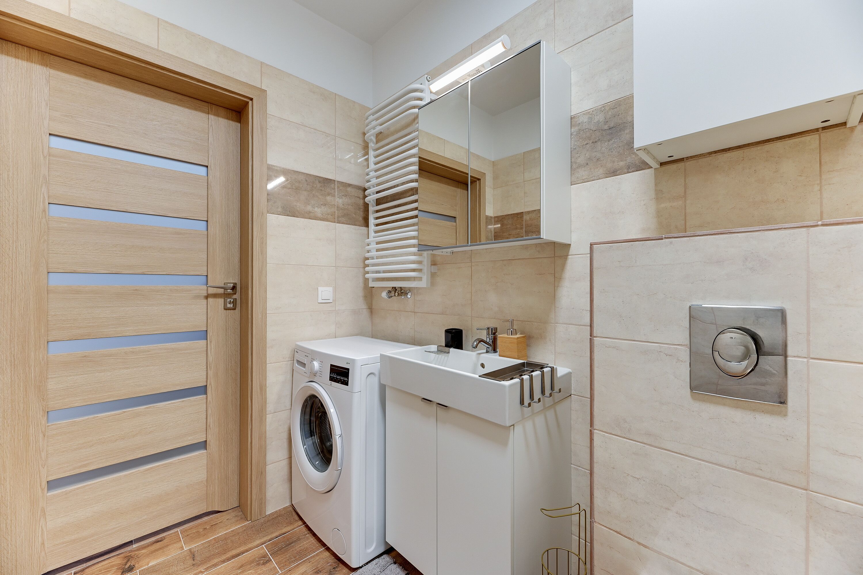 Appartamento Classic | Bagno | Doccia, asciugacapelli, carta igienica