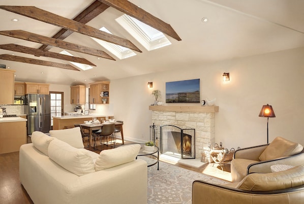 TV, fireplace