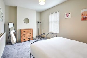 3 Schlafzimmer, Bügeleisen/Bügelbrett, WLAN, Bettwäsche
