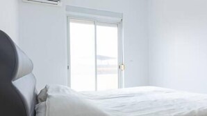 3 bedrooms, iron/ironing board, WiFi (free), bed sheets - 3 bedroom apt, Exterior POOL , Cidadela - LCGR (Praia)