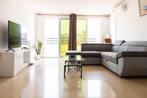 3 bedroom apt, FREE WIFI & AC, Cidadela - LCGR