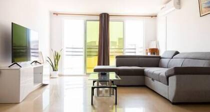 3 bedroom apt, FREE WIFI & AC, Cidadela - LCGR