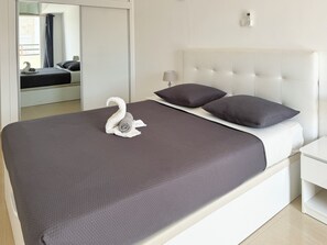 3 chambres, fer et planche à repasser, Wi-Fi gratuit, draps fournis