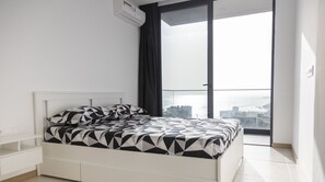 3 habitaciones, tabla de planchar con plancha, internet y ropa de cama
