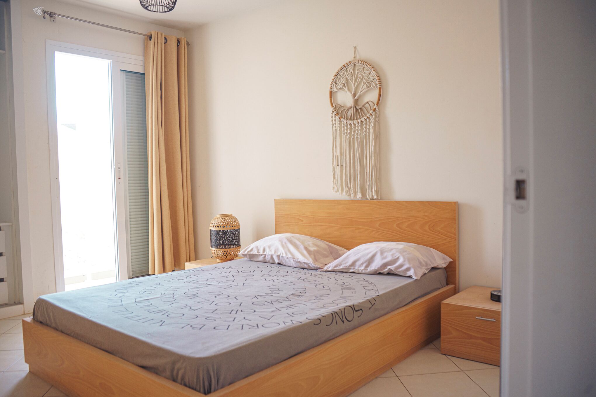 2 bedrooms, iron/ironing board, internet, bed sheets