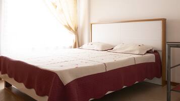 2 slaapkamers, een strijkplank/strijkijzer, reisbedje, wifi