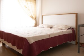 2 slaapkamers, een strijkplank/strijkijzer, reisbedje, wifi